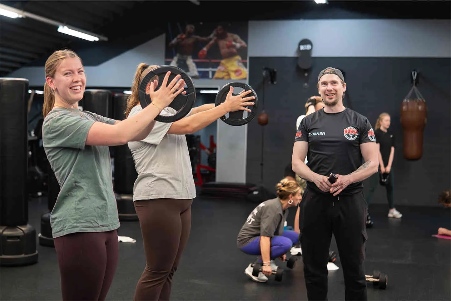Sporter werkt aan conditie en vetverbranding tijdens fitboxing bij BOKS Leiden
