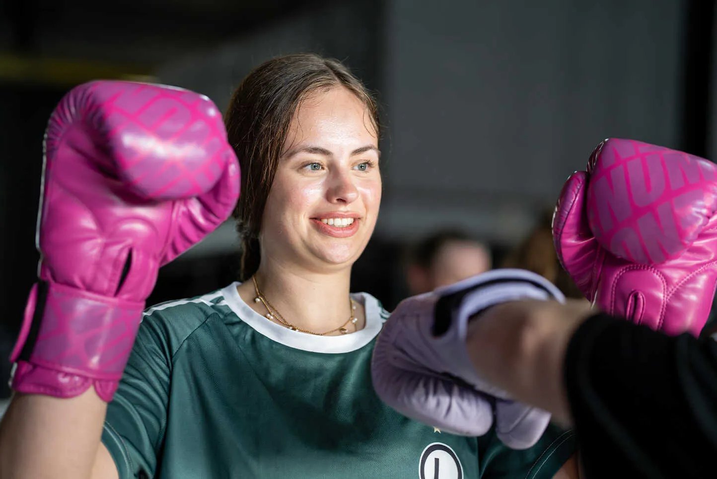 Dames boksles bij BOKS Gouda in een sfeer zonder mannen