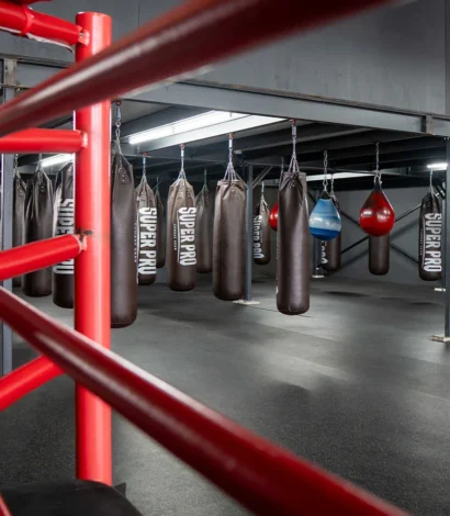 Professionele boksring in de trainingsruimte van BOKS Gouda