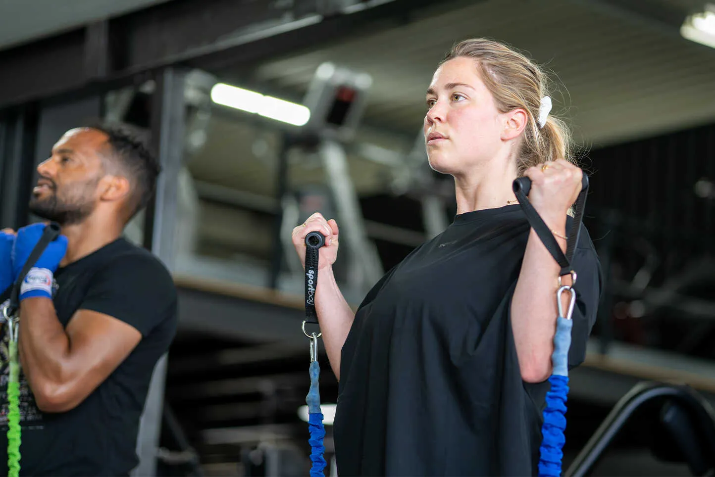 Sporter werkt aan conditie en vetverbranding tijdens fitboxing bij BOKS Gouda