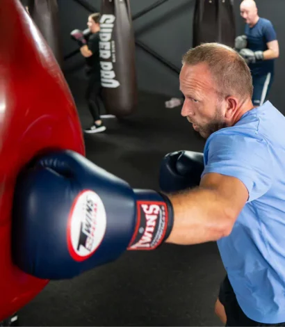 Bokszaktraining bij BOKS Gouda met stoottechnieken op de bokszak