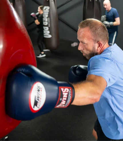 Bokszaktraining bij BOKS Gouda met stoottechnieken op de bokszak
